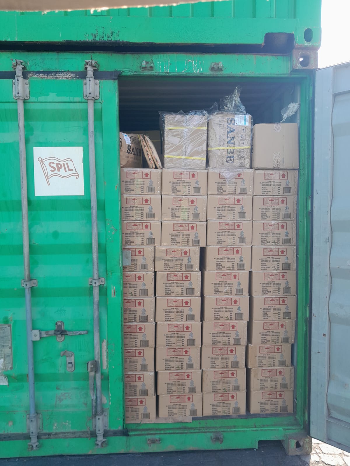 Proses seal kontainer tujuan Makassar