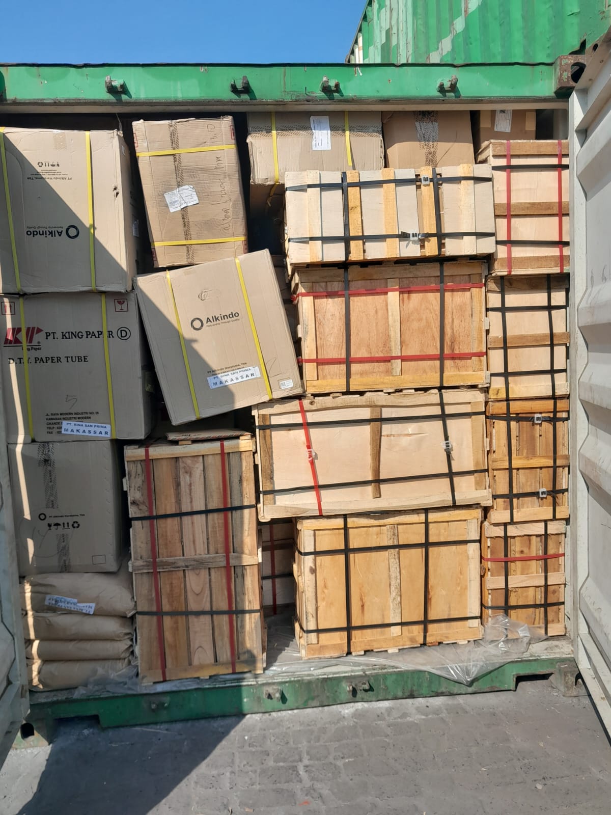 Proses Seal kontainer tujuan Makassar